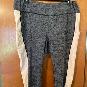 Black and light pink cropped leggings